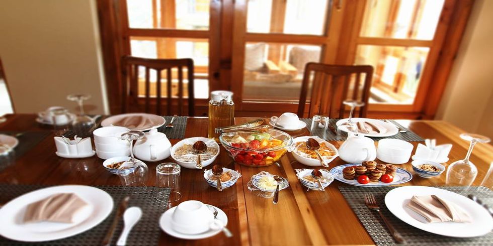 Dhumra Breakfast Table